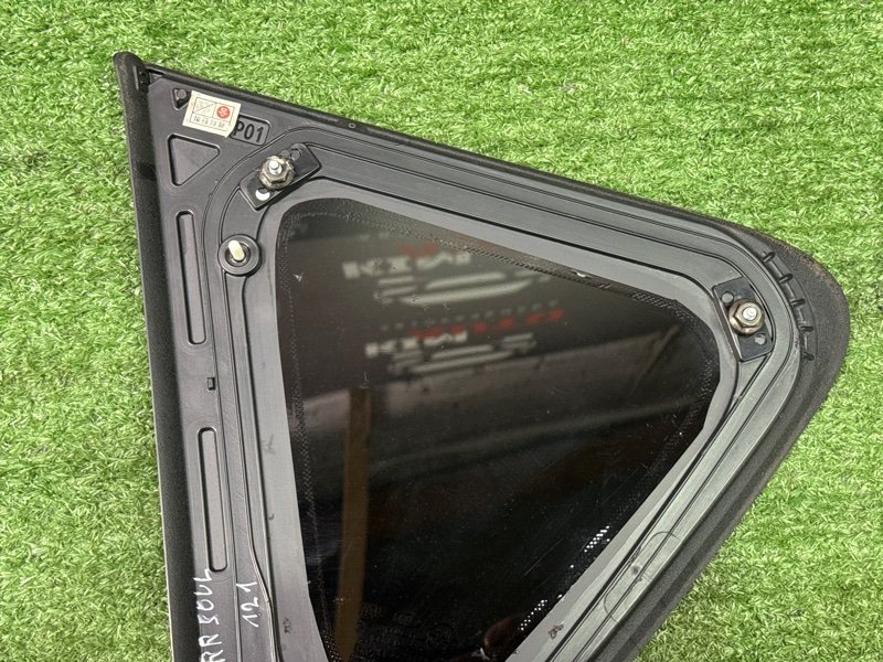 Стекло глухое заднее Kia Soul 2014 SW