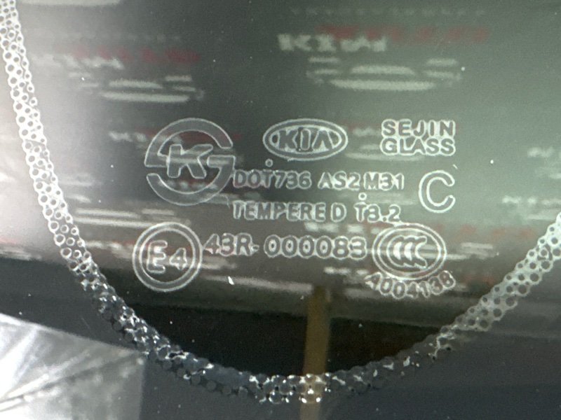 Стекло глухое заднее Kia Soul 2014 SW