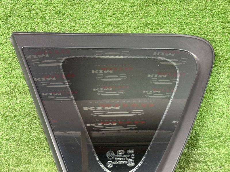 Стекло глухое заднее Kia Soul 2014 SW