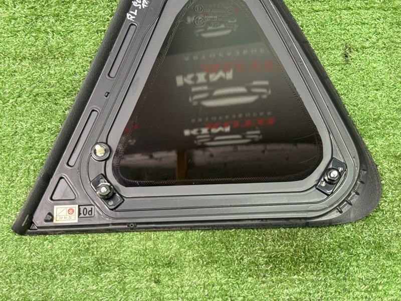 Стекло глухое заднее Kia Soul 2014 SW