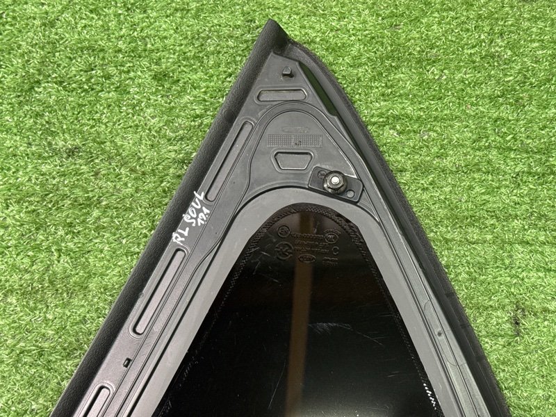 Стекло глухое заднее Kia Soul 2014 SW