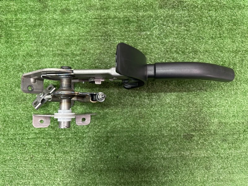 Рычаг стояночного тормоза (ручник) Kia Soul 2014 SW