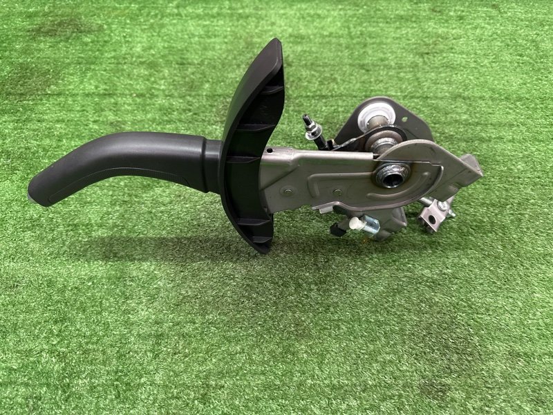 Рычаг стояночного тормоза (ручник) Kia Soul 2014 SW