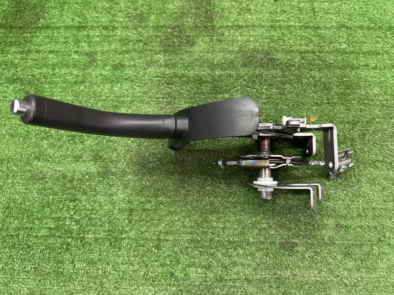 Рычаг стояночного тормоза (ручник) Kia Soul 2014 SW