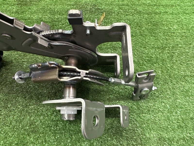 Рычаг стояночного тормоза (ручник) Kia Soul 2014 SW