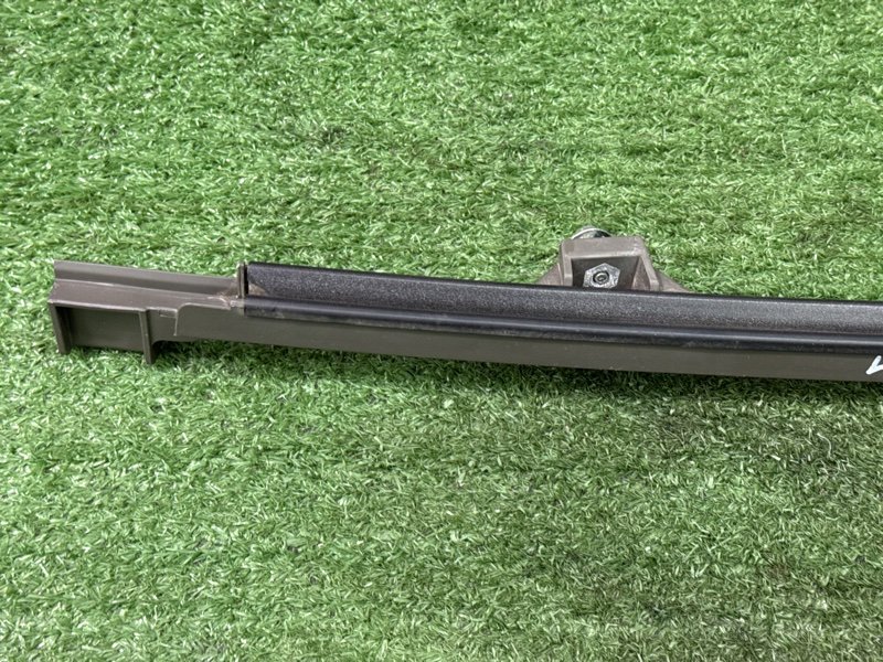 Направляющая стекла двери Kia Soul 2014 SW