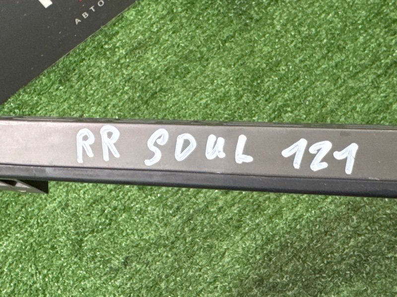 Направляющая стекла двери Kia Soul 2014 SW