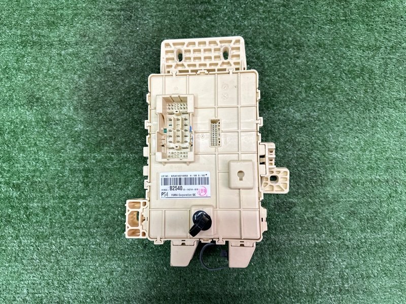 Блок предохранителей салонный Kia Soul 2014 SW