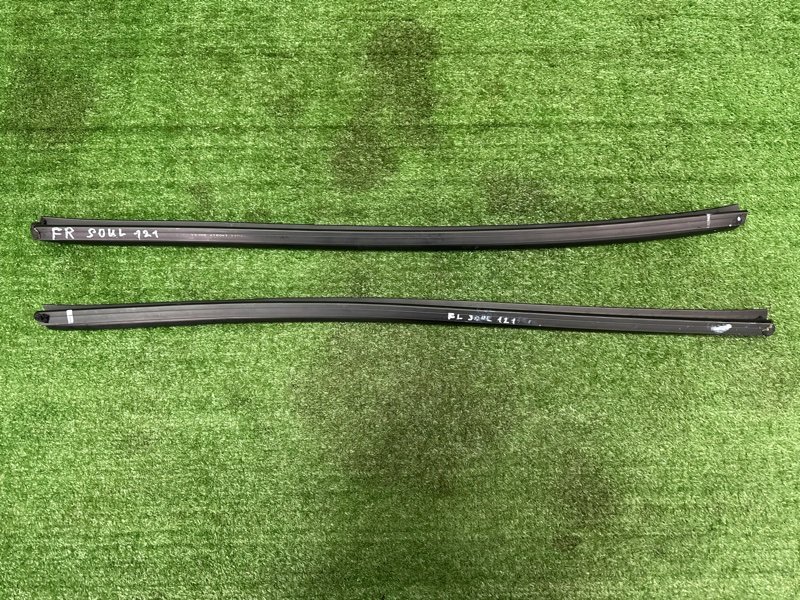 Уплотнитель стекла(бархотка) внутренний Kia Soul 2014 SW