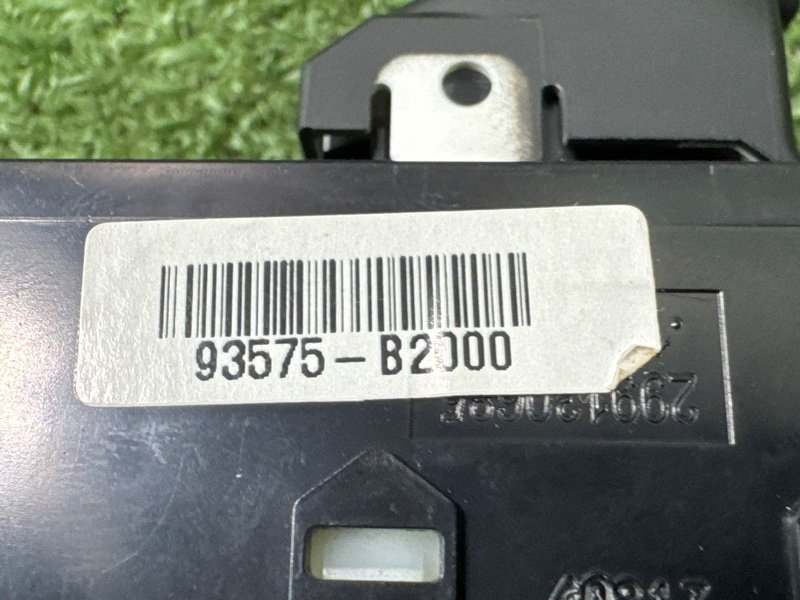 Кнопка стеклоподъемника Kia Soul 2014 SW