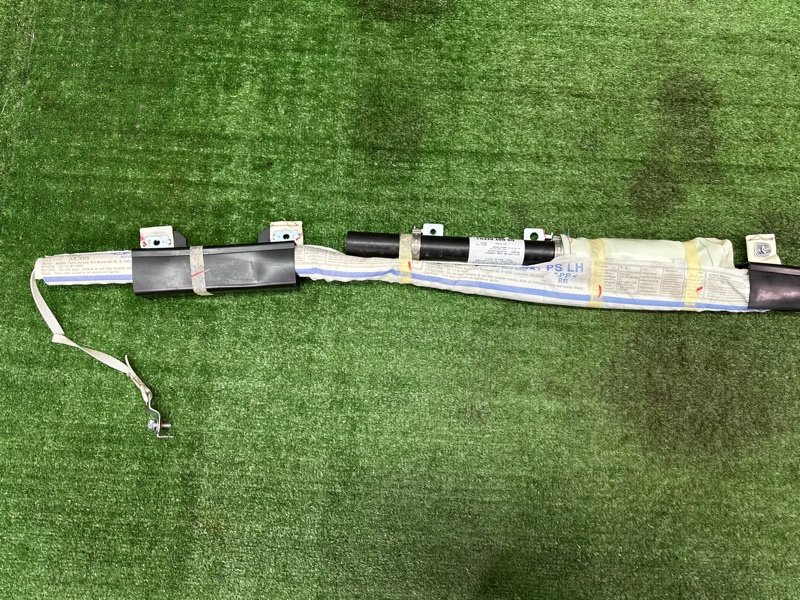 Направляющая полка (шторки) багажника правая Kia Soul 2014 SW