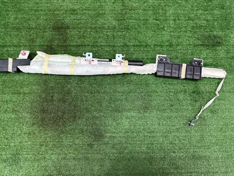 Направляющая полка (шторки) багажника правая Kia Soul 2014 SW