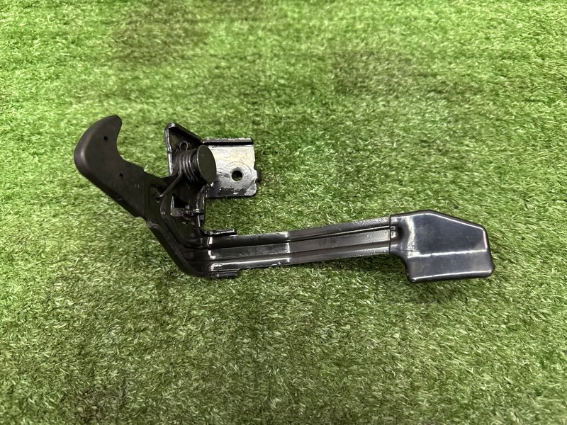 Фиксатор замка капота Kia Soul 2014 SW