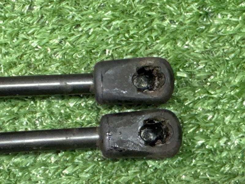 Упор капота Kia Soul 2014 SW