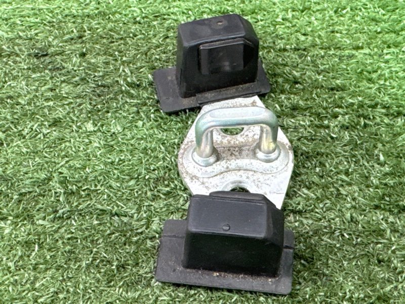 Ответная часть замка багажника Kia Soul 2014 SW