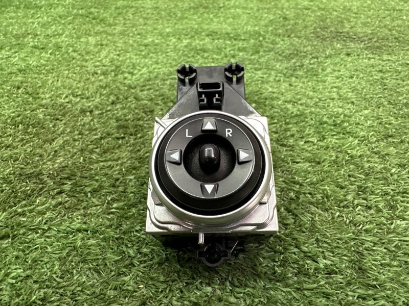 Блок управления зеркалами Hyundai i30 2013