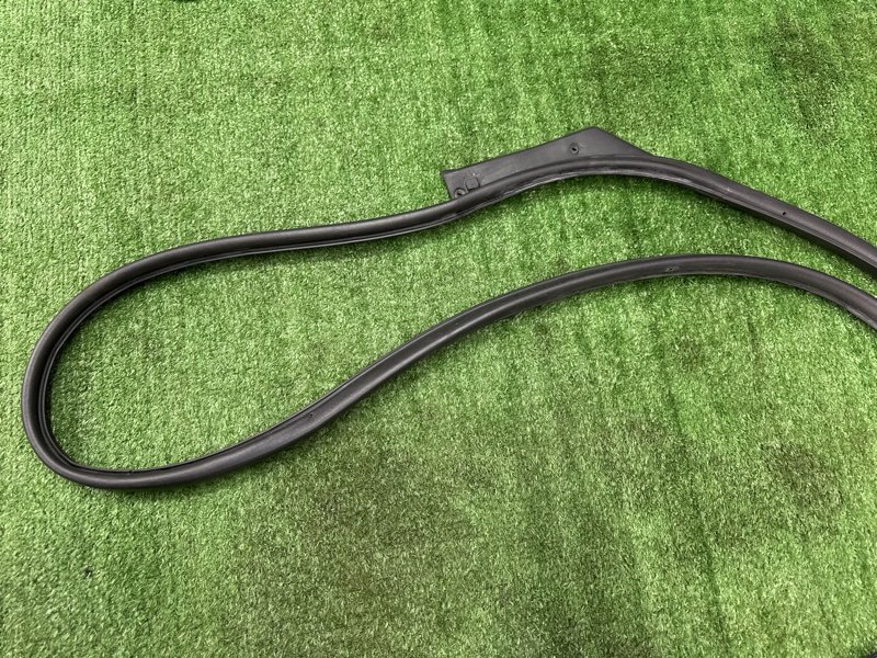 Уплотнитель двери Hyundai i30 2013