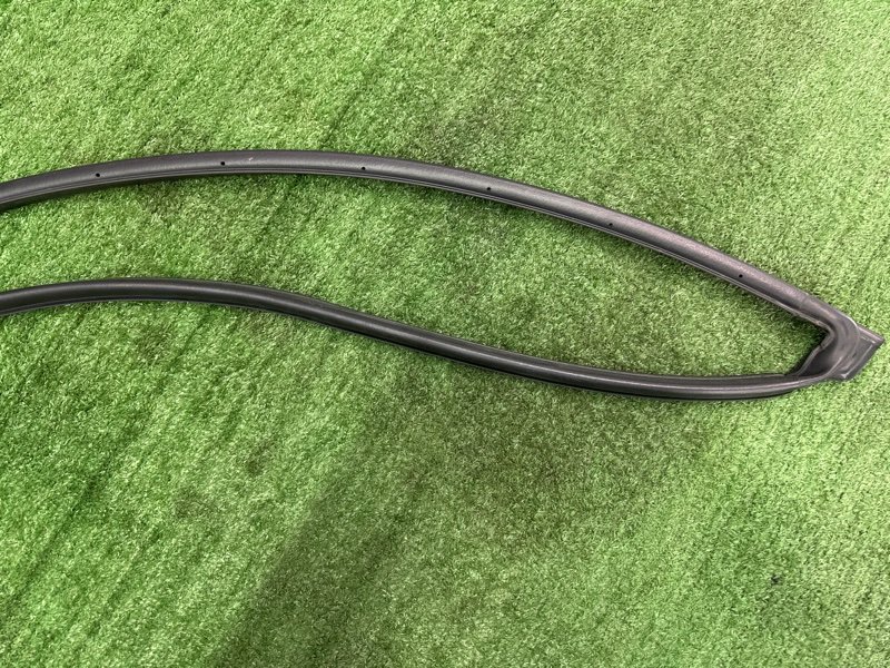 Уплотнитель двери Hyundai i30 2013