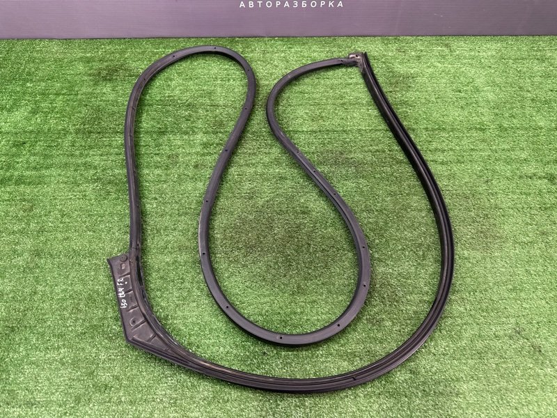 Уплотнитель двери Hyundai i30 2013