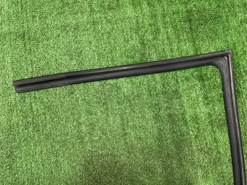 Уплотнитель стекла направляющий Hyundai i30 2013