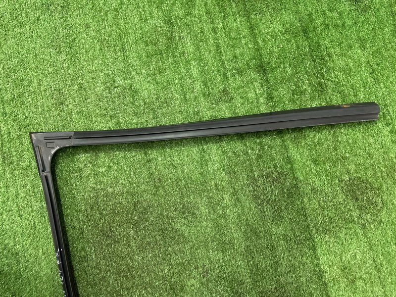 Уплотнитель стекла направляющий Hyundai i30 2013