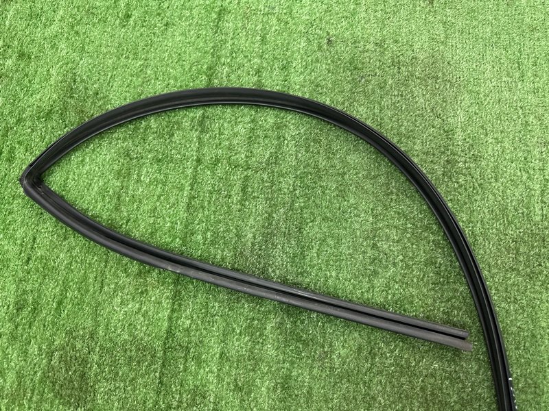 Уплотнитель стекла направляющий Hyundai i30 2013