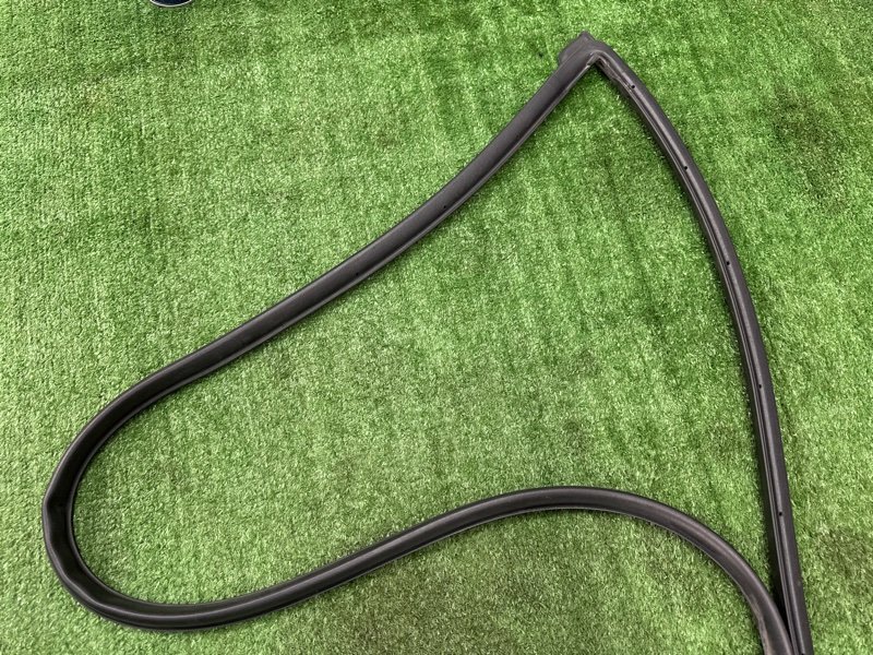 Уплотнитель двери Hyundai i30 2013