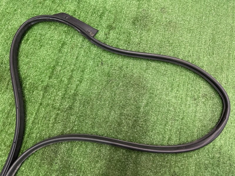 Уплотнитель двери Hyundai i30 2013