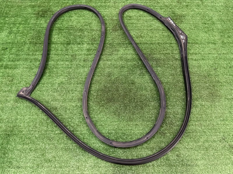 Уплотнитель двери Hyundai i30 2013