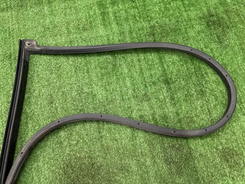 Уплотнитель двери Hyundai i30 2013