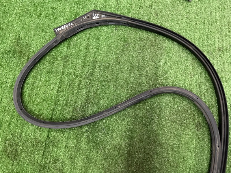 Уплотнитель двери Hyundai i30 2013