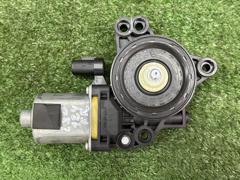 Мотор стеклоподъемника Hyundai i30 2013