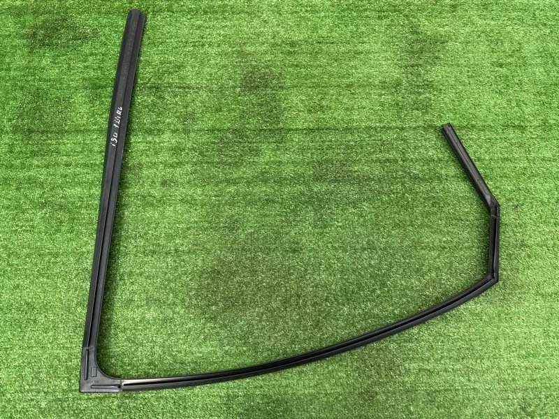 Уплотнитель стекла направляющий Hyundai i30 2013