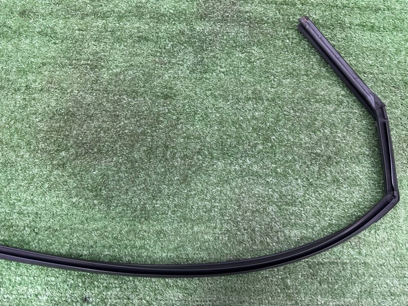 Уплотнитель стекла направляющий Hyundai i30 2013