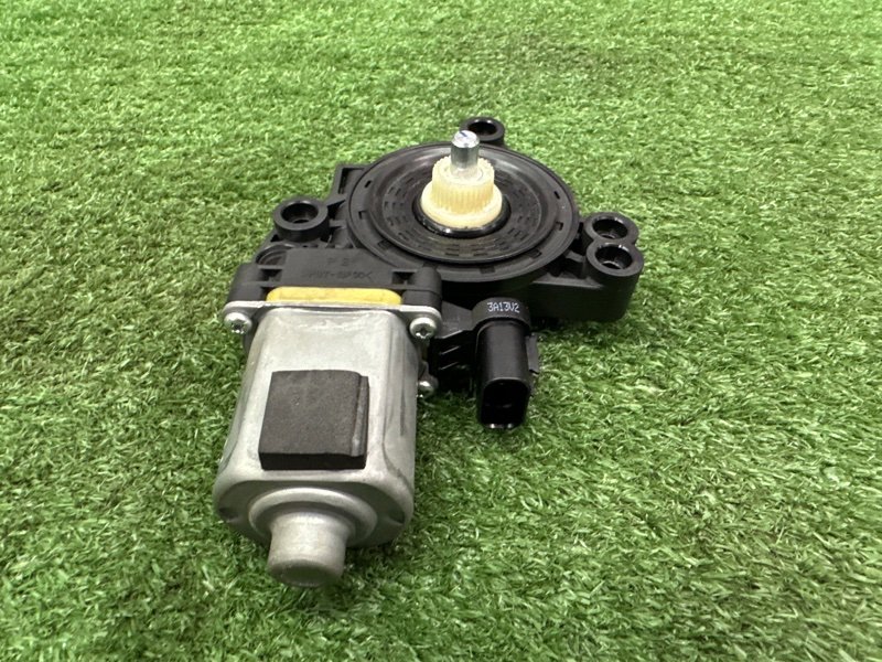 Мотор стеклоподъемника Hyundai i30 2013