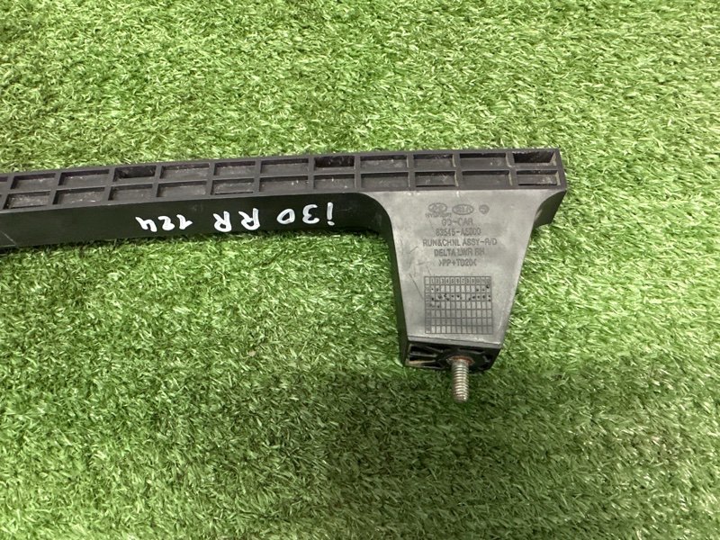 Направляющая стекла двери Hyundai i30 2013