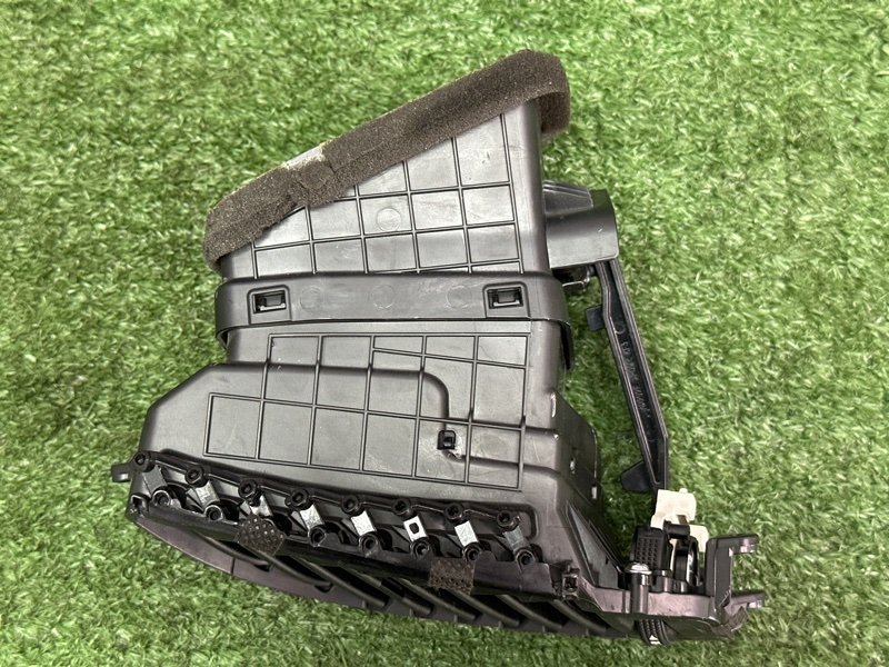 Дефлектор отопителя центральный Hyundai i30 2013