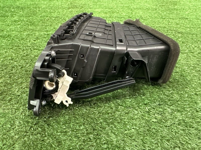 Дефлектор отопителя центральный Hyundai i30 2013