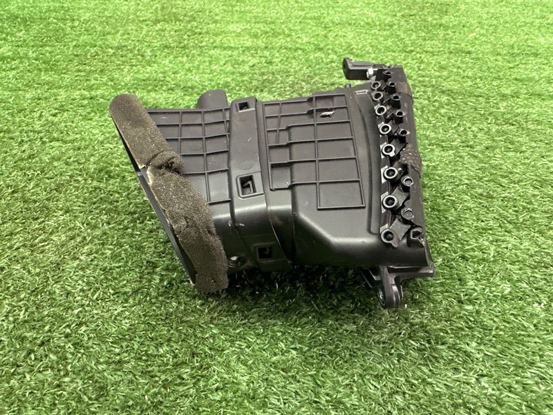 Дефлектор отопителя центральный Hyundai i30 2013