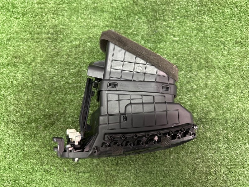 Дефлектор отопителя центральный Hyundai i30 2013