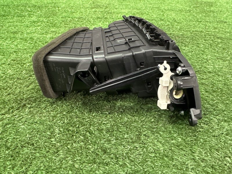 Дефлектор отопителя центральный Hyundai i30 2013