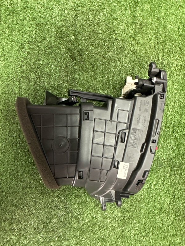 Дефлектор отопителя центральный Hyundai i30 2013