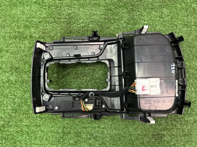 Накладка кулисы АКПП Hyundai i30 2013