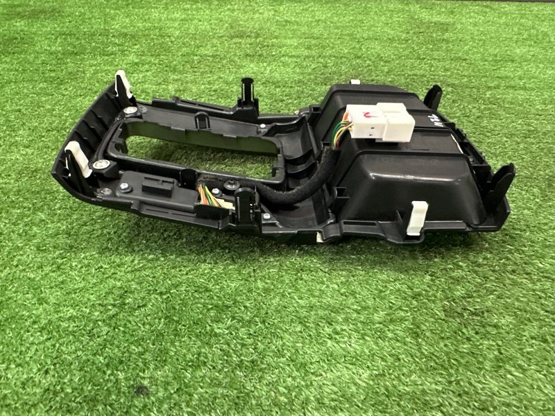 Накладка кулисы АКПП Hyundai i30 2013