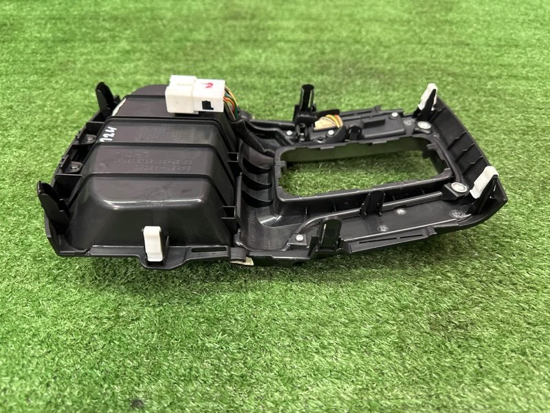 Накладка кулисы АКПП Hyundai i30 2013