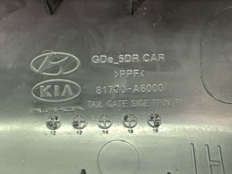 Накладка крышки багажника Hyundai i30 2013