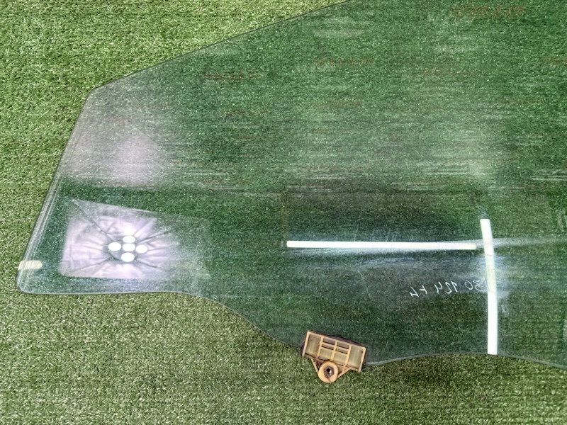 Стекло двери Hyundai i30 2013