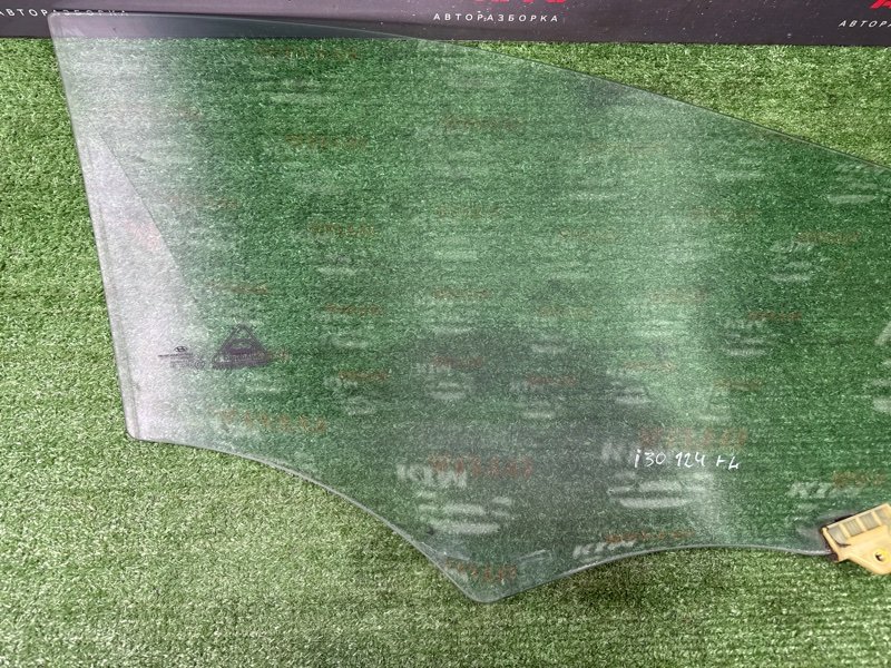 Стекло двери Hyundai i30 2013
