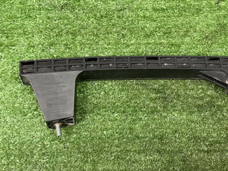 Направляющая стекла двери Hyundai i30 2013