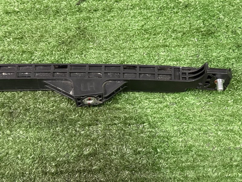 Направляющая стекла двери Hyundai i30 2013